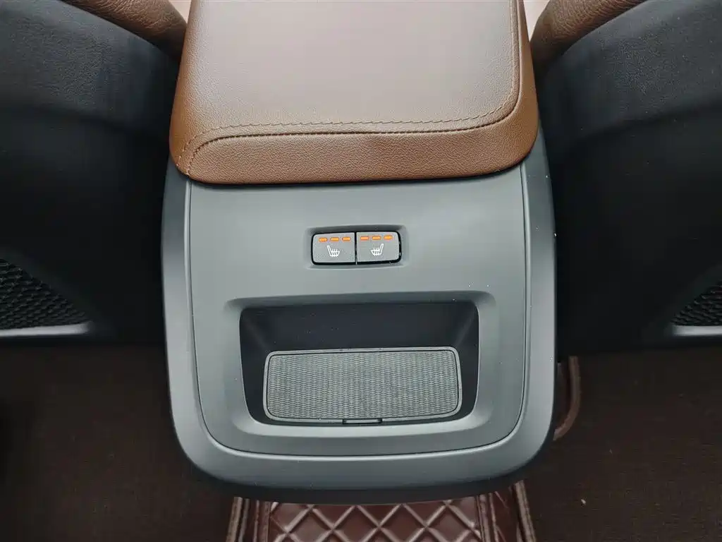 Volvo XC60 2022 — фото 20