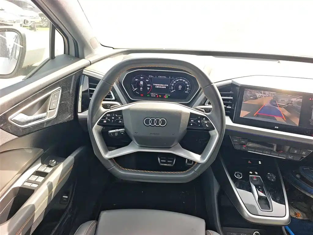 Audi Q4 e-tron 2024 — фото 11