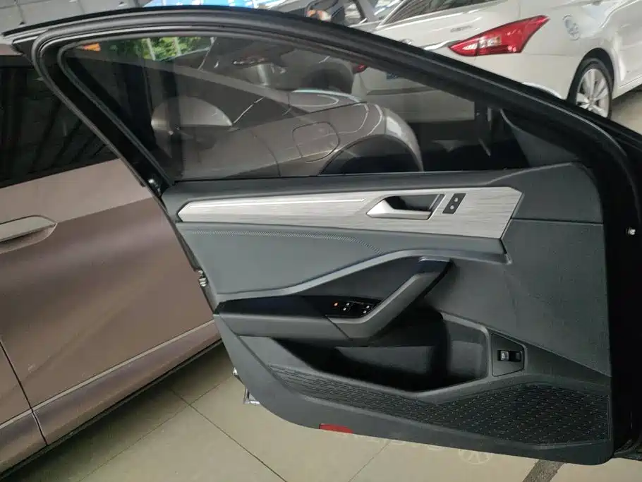 Volkswagen Sagitar 2024