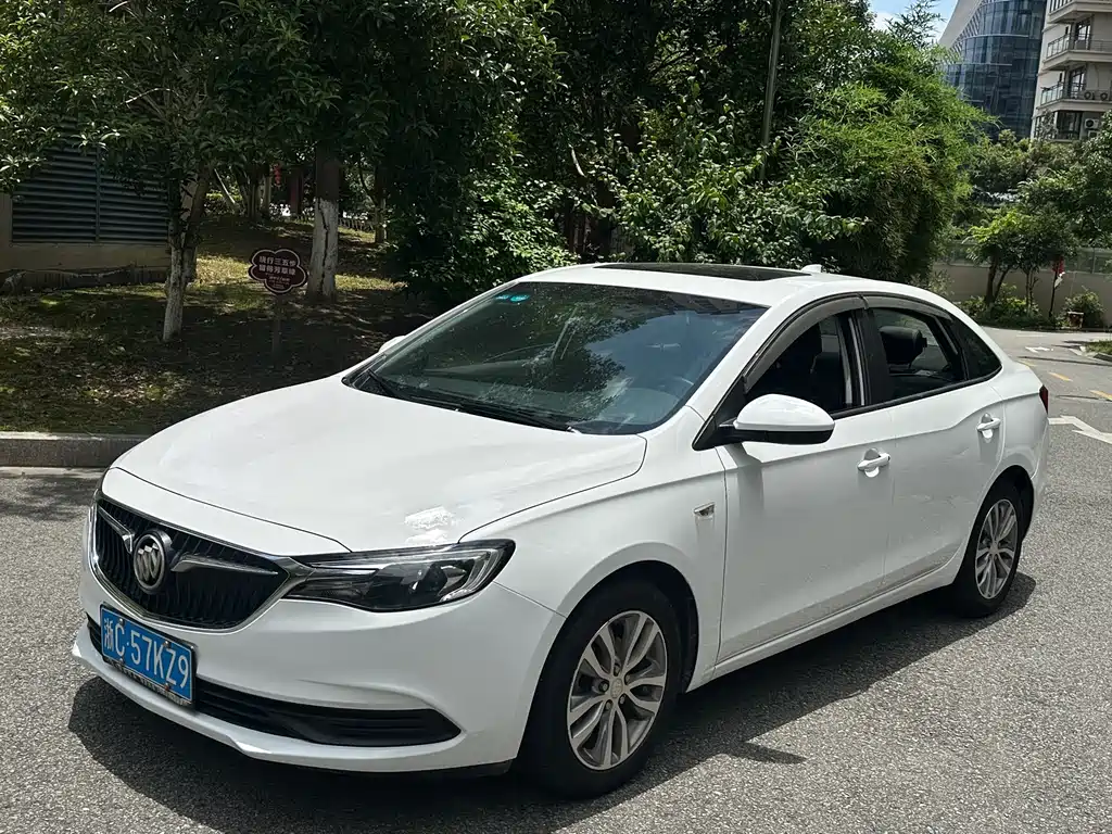 Buick Excelle 2018 — фото 1