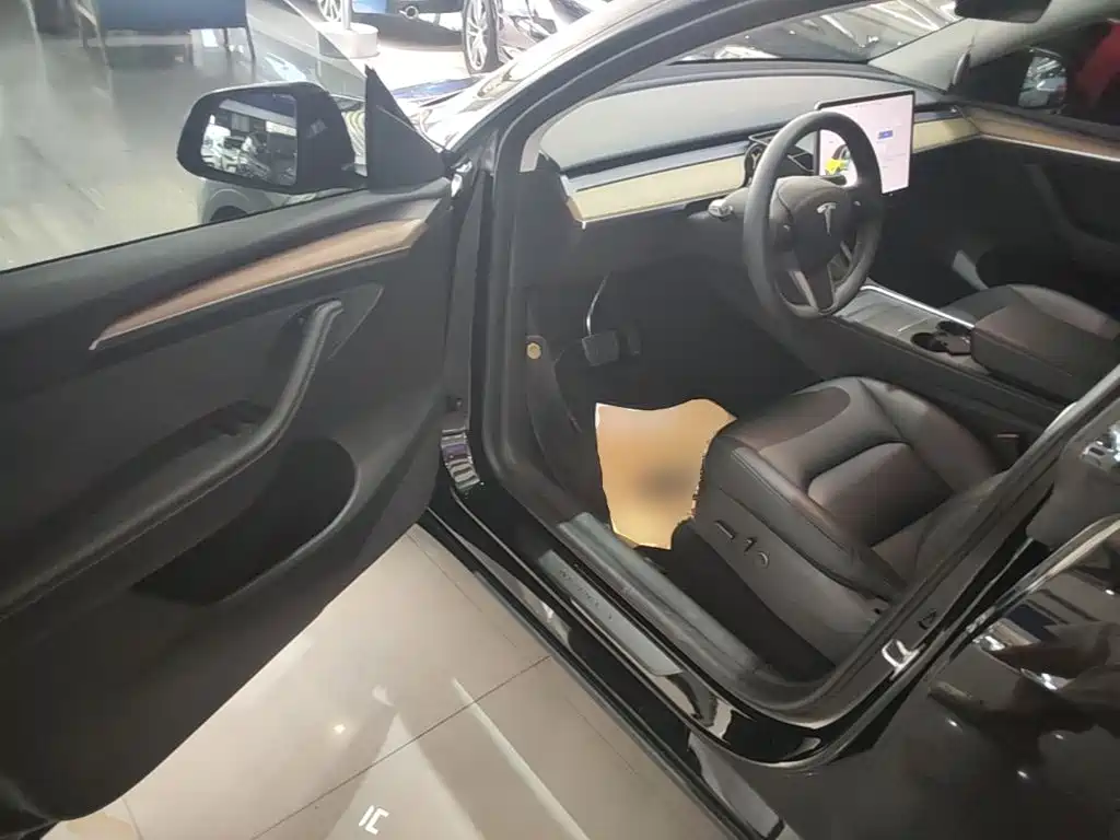 Tesla Model Y 2023 — фото 16