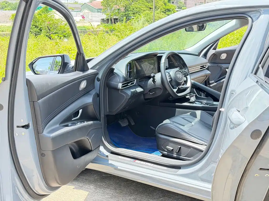 Hyundai Elantra 2023 — фото 15