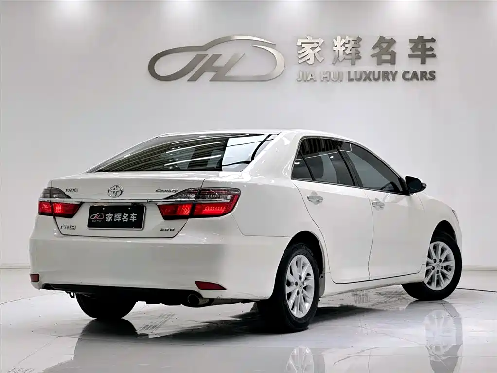 Toyota Camry 2015 — фото 7