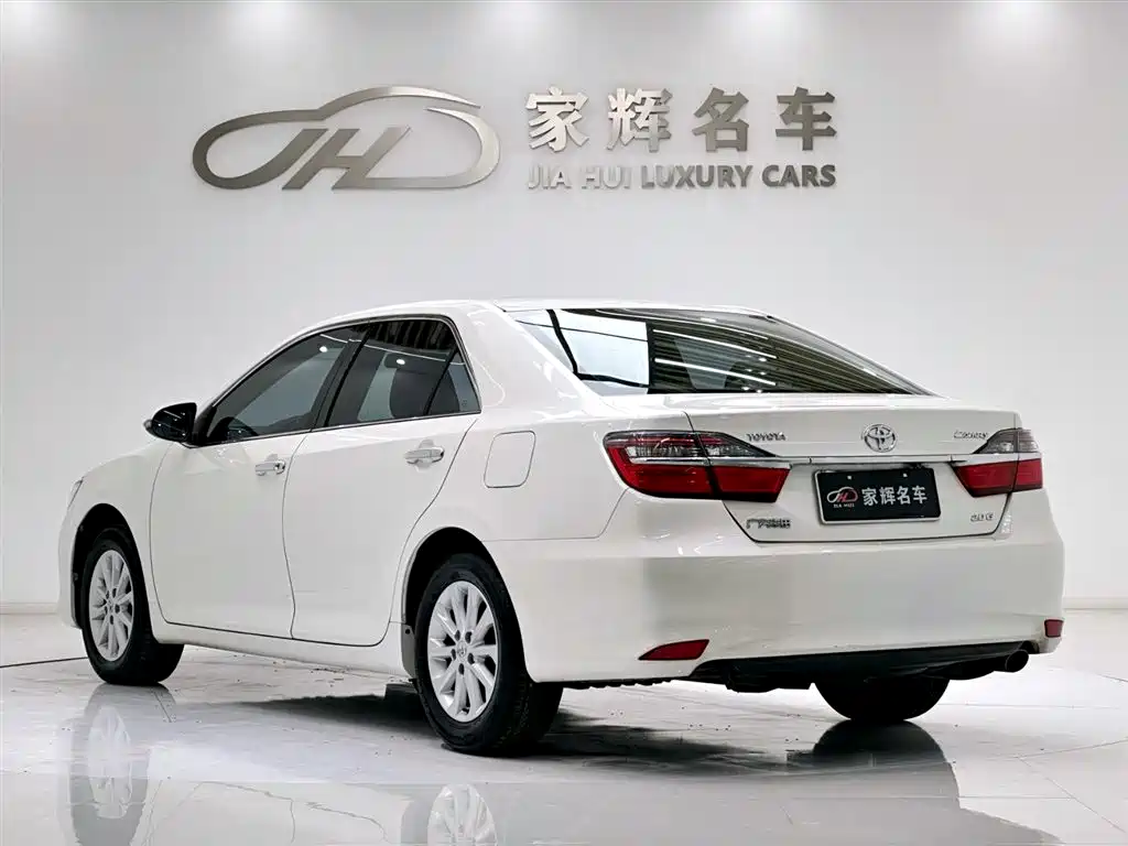 Toyota Camry 2015 — фото 5