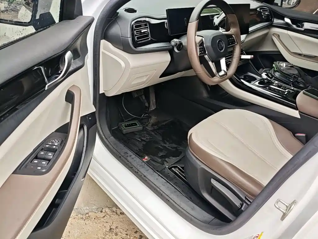 BYD Qin PLUS 2023 — фото 16