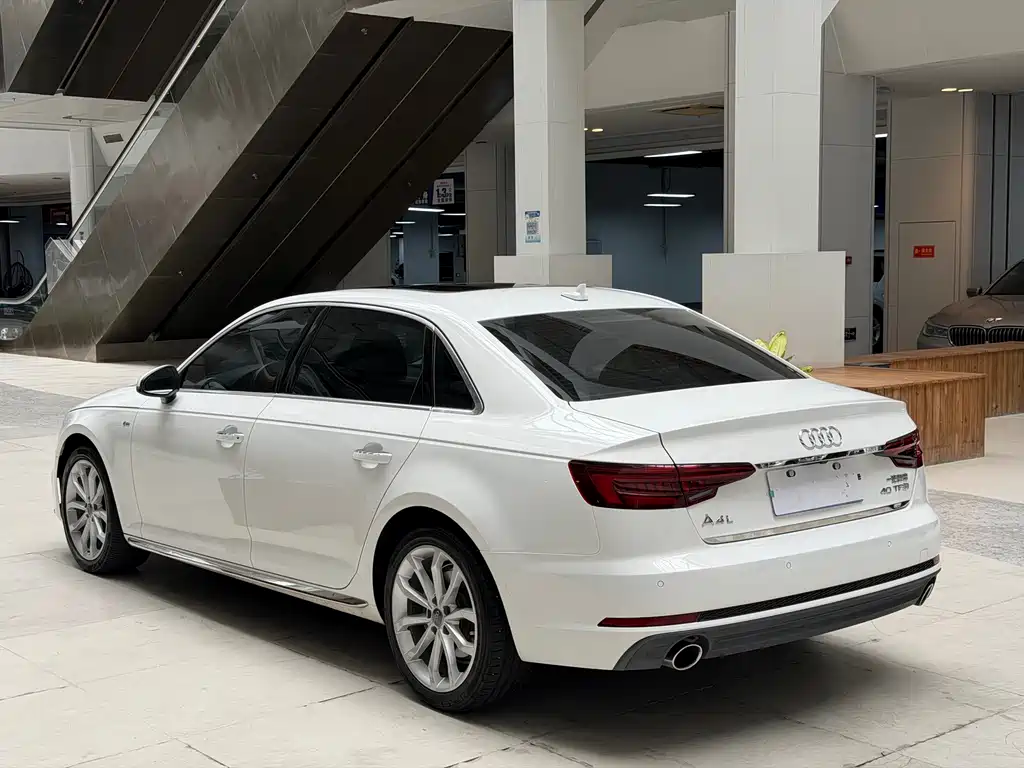 Audi A4L 2018 — фото 4