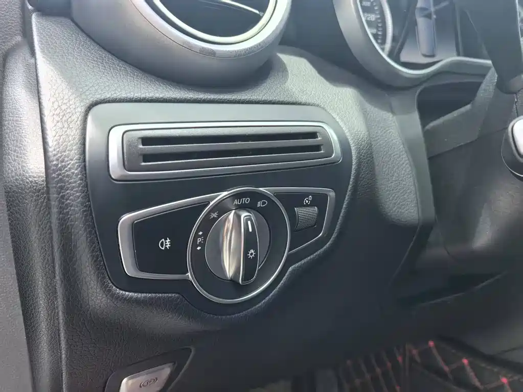 Mercedes-Benz GLC 2018 — фото 16