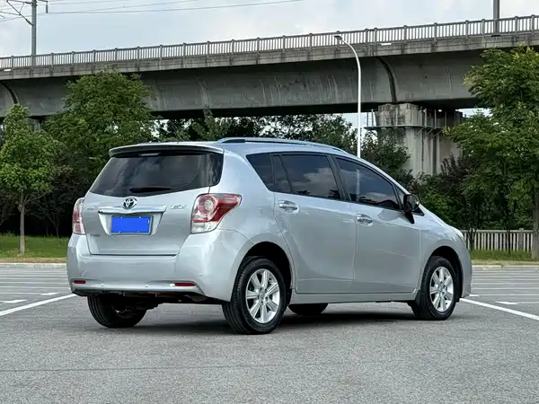 Toyota Yizhi 2011