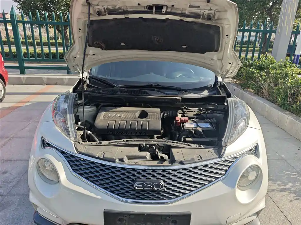 Infiniti ESQ 2017 — фото 11