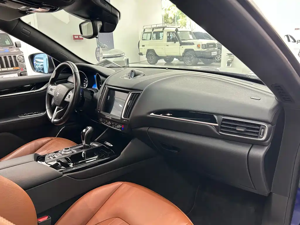 Maserati Levante 2018 — фото 9