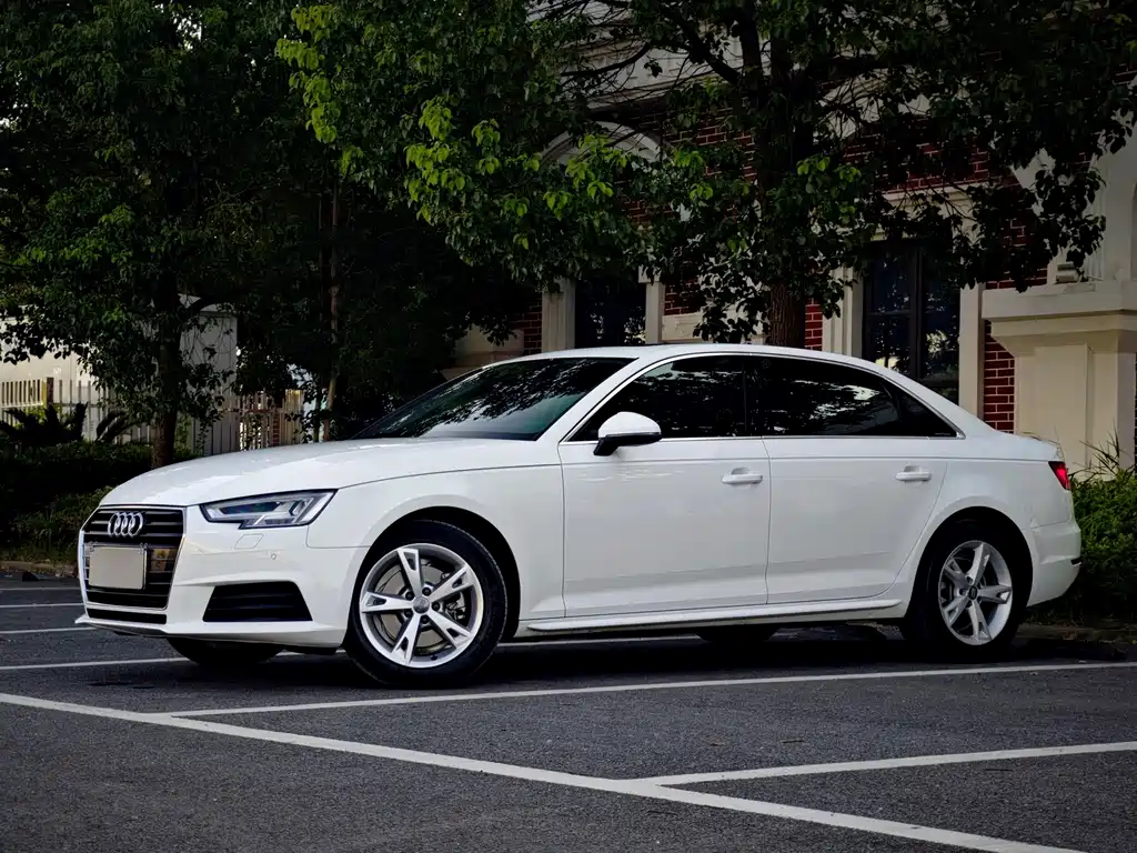 Audi A4L 2016 — фото 1