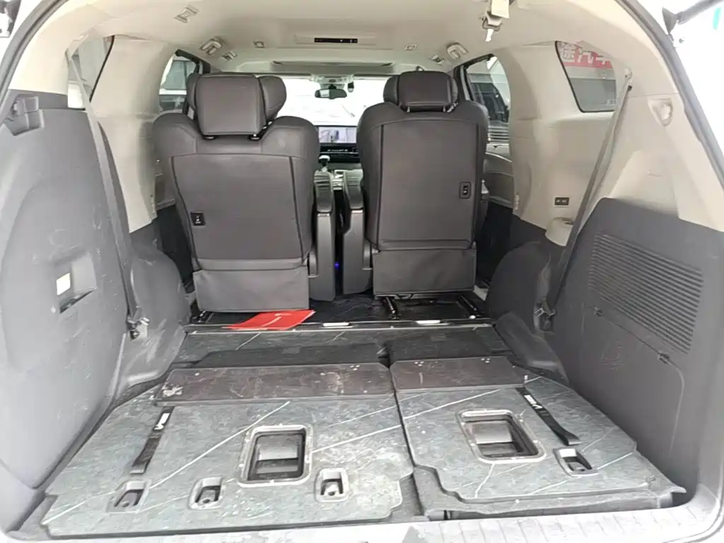 Toyota Sienna 2023 — фото 19