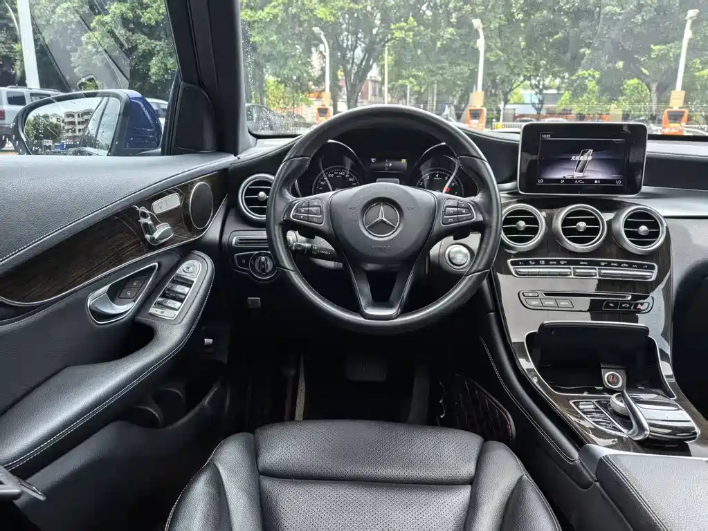 Mercedes-Benz GLC 2018 — фото 14