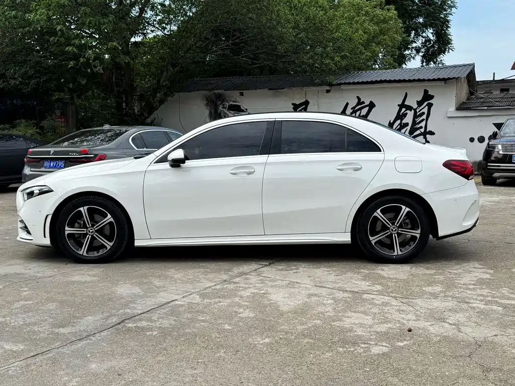 Mercedes-Benz A-Class 2023 — фото 3