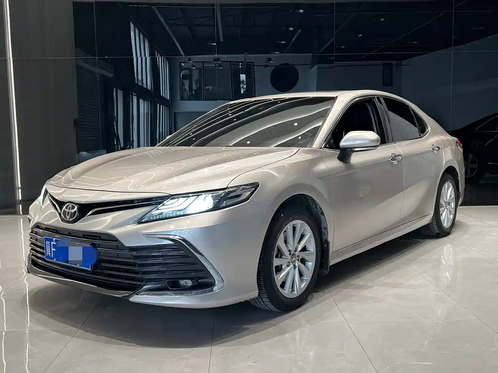 Toyota Camry 2022 — фото 1