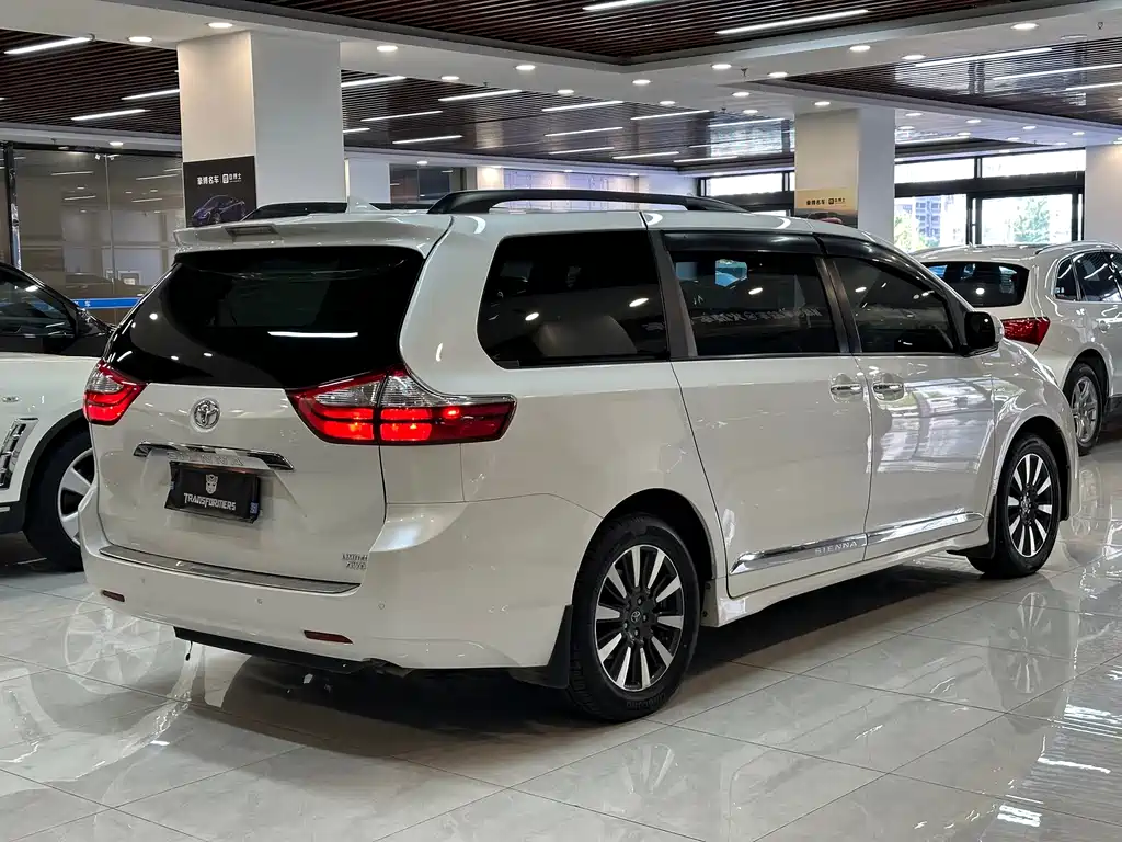 Toyota Sienna 2019 — фото 6