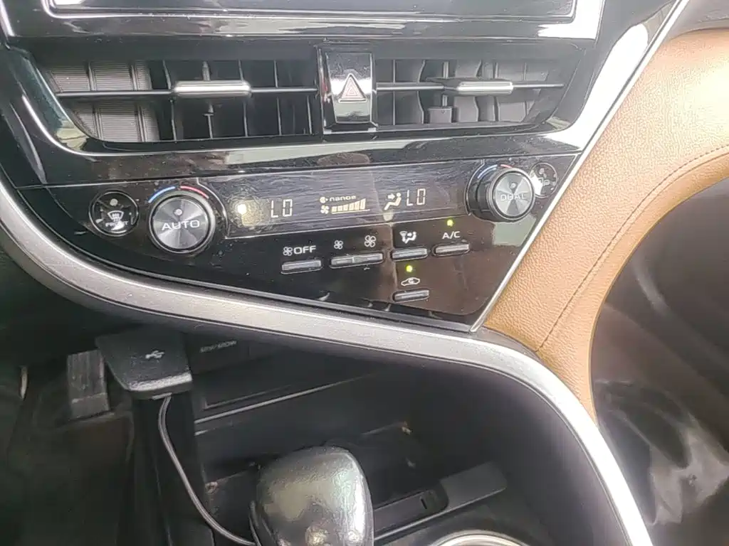 Toyota Camry 2022 — фото 13