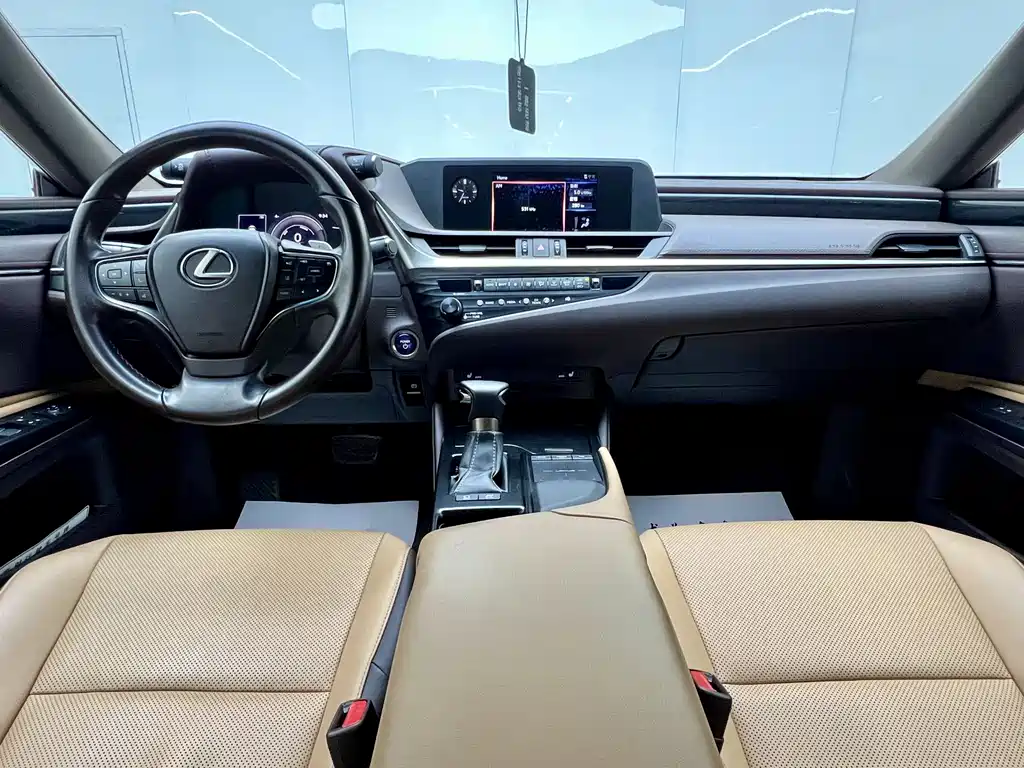 Lexus ES 2018 — фото 8