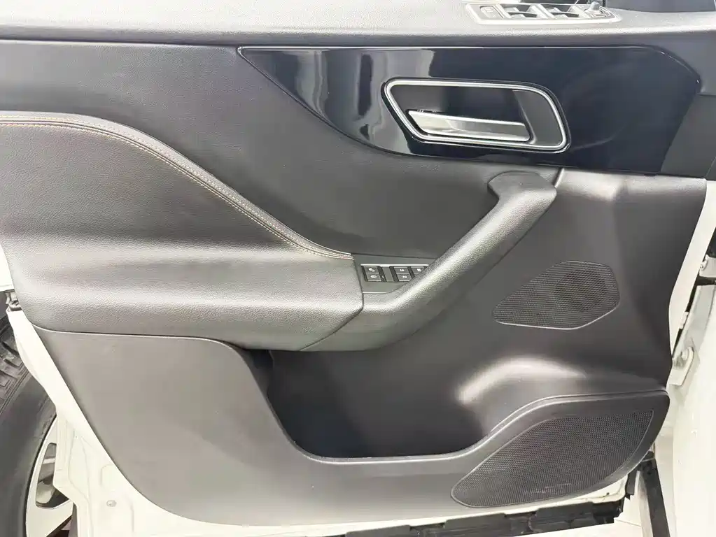 Jaguar F-PACE 2018 — фото 12