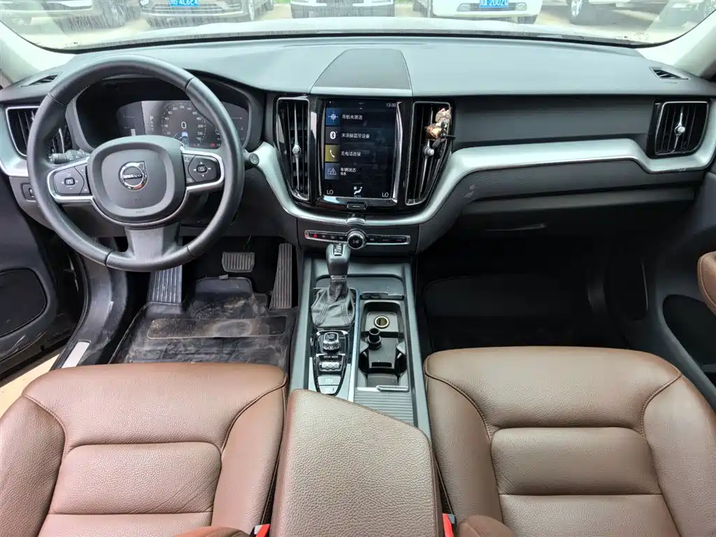 Volvo XC60 2020 — фото 10