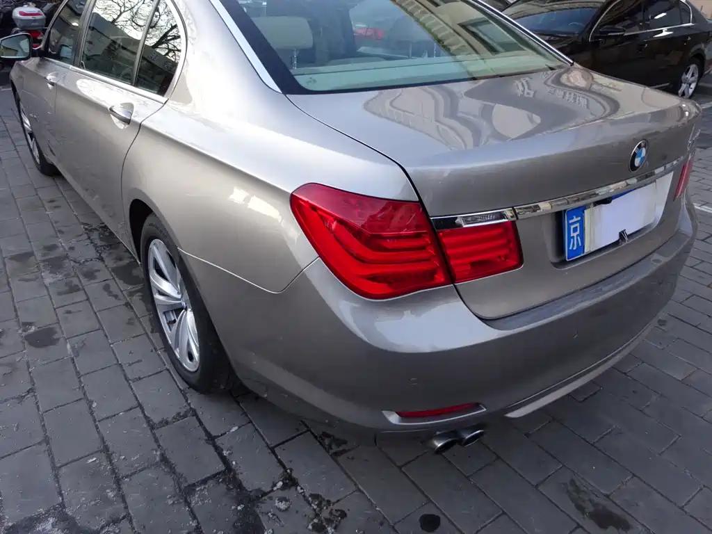 BMW 7 Series 2011 — фото 12