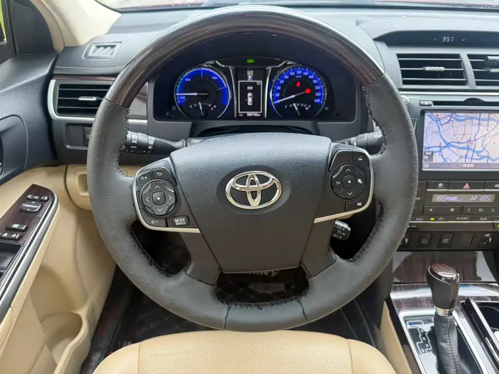 Toyota Camry 2016 — фото 8