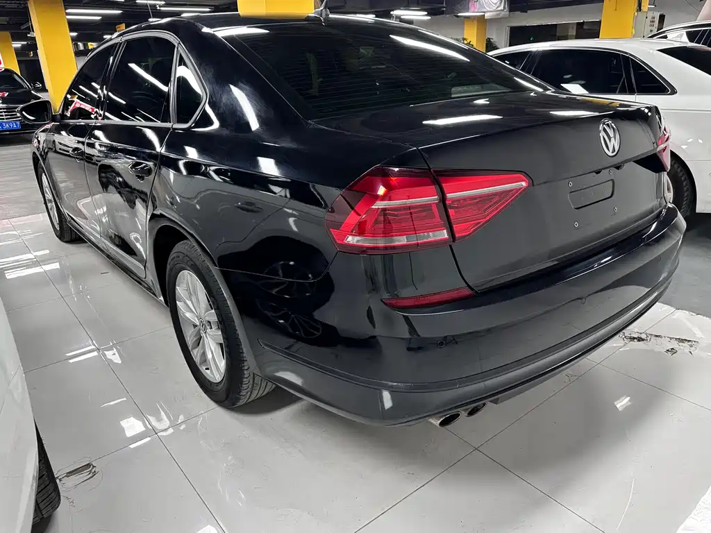 Volkswagen Passat 2018 — фото 12