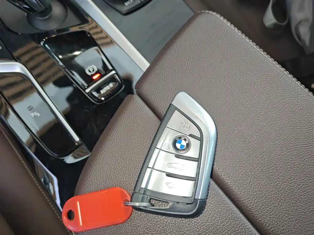 BMW 5 Series 2024 — фото 16
