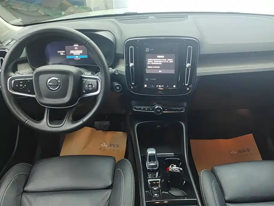 Volvo XC40 2023 — фото 12