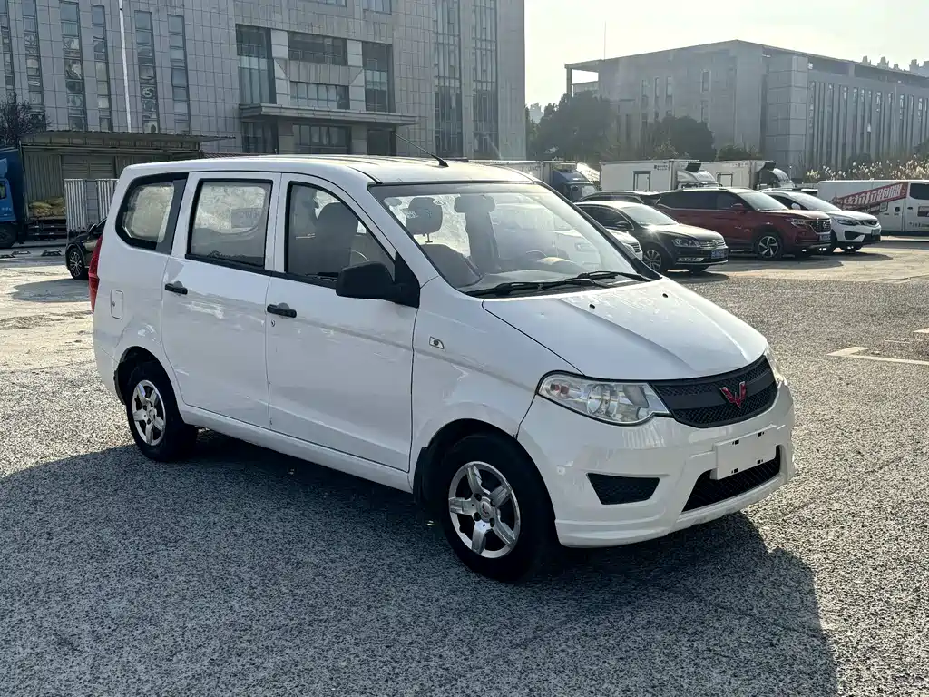 Wuling Hongguang 2018 — фото 3