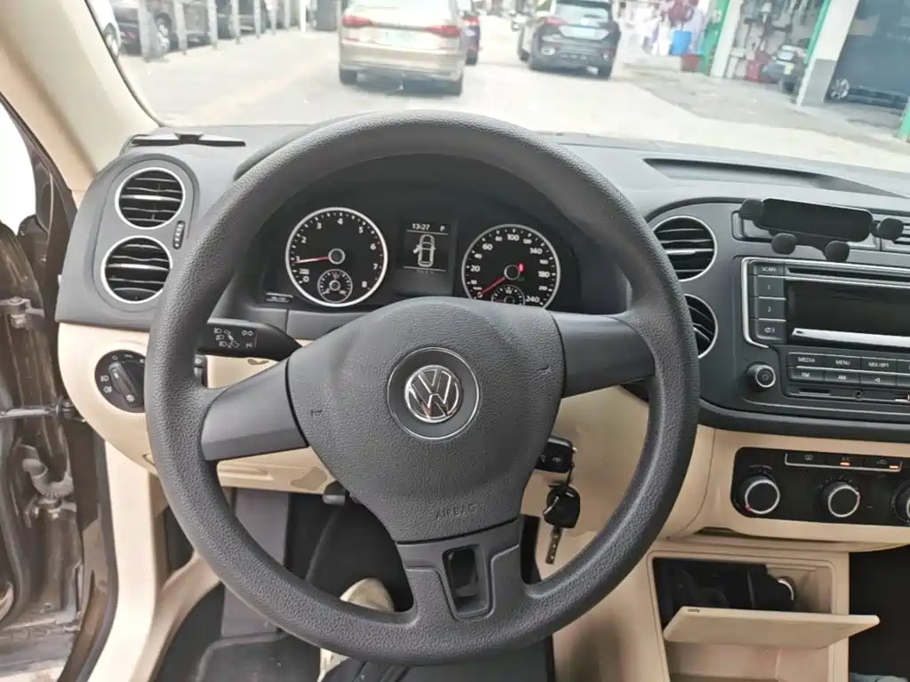 Volkswagen Tiguan 2015 — фото 11