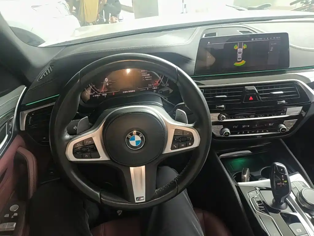 BMW 5 Series 2020 — фото 10
