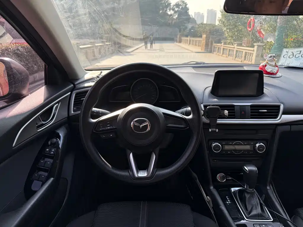 Mazda 3 Axela 2019 — фото 9