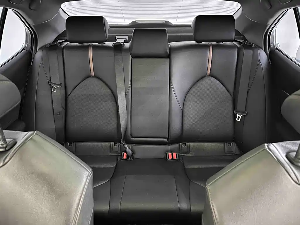 Toyota Camry 2024 — фото 10
