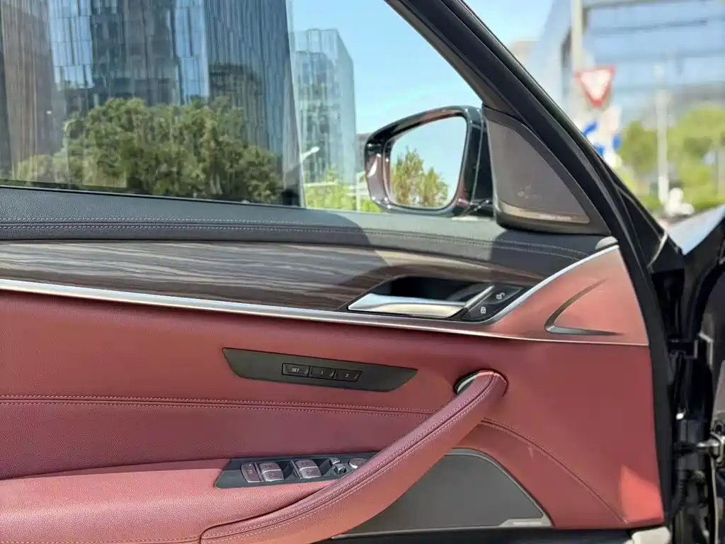 BMW 5 Series 2022 — фото 13