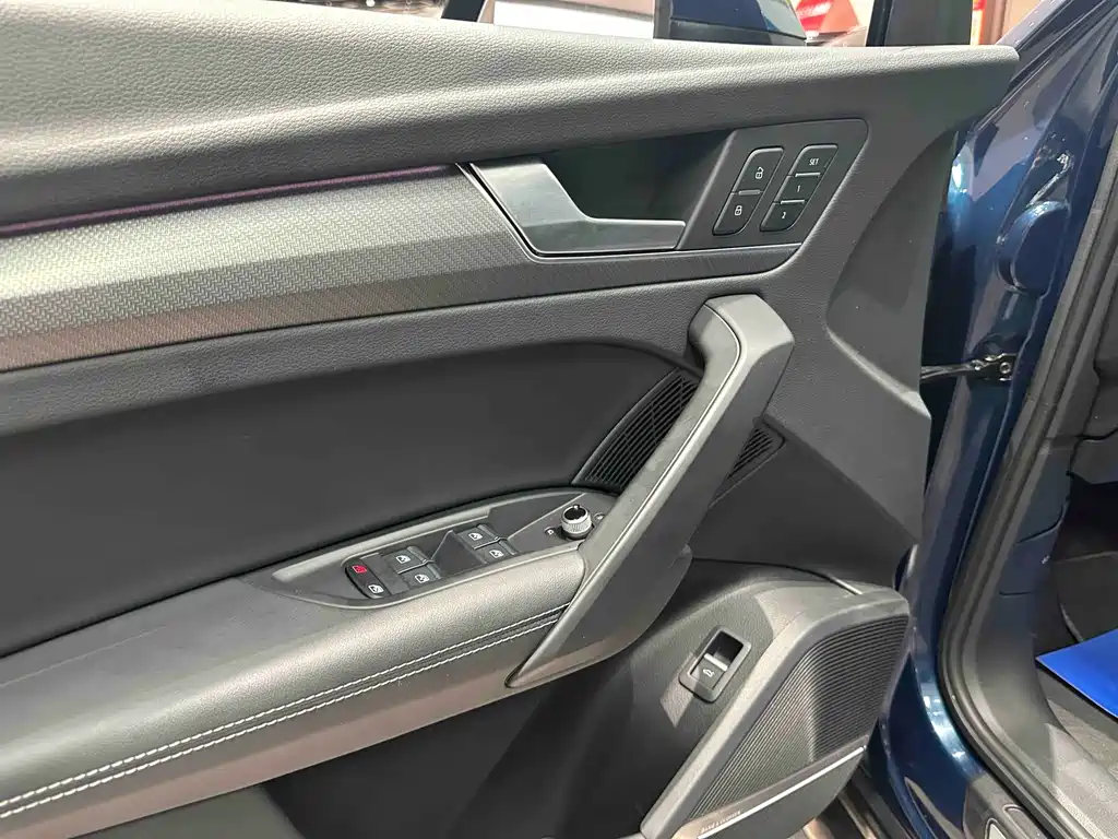 Audi Q5L 2022 — фото 11