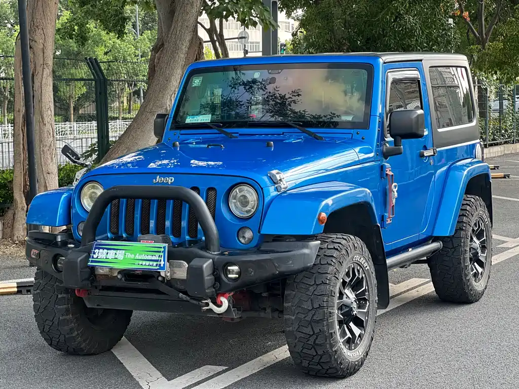 Jeep Wrangler 2015 — фото 1