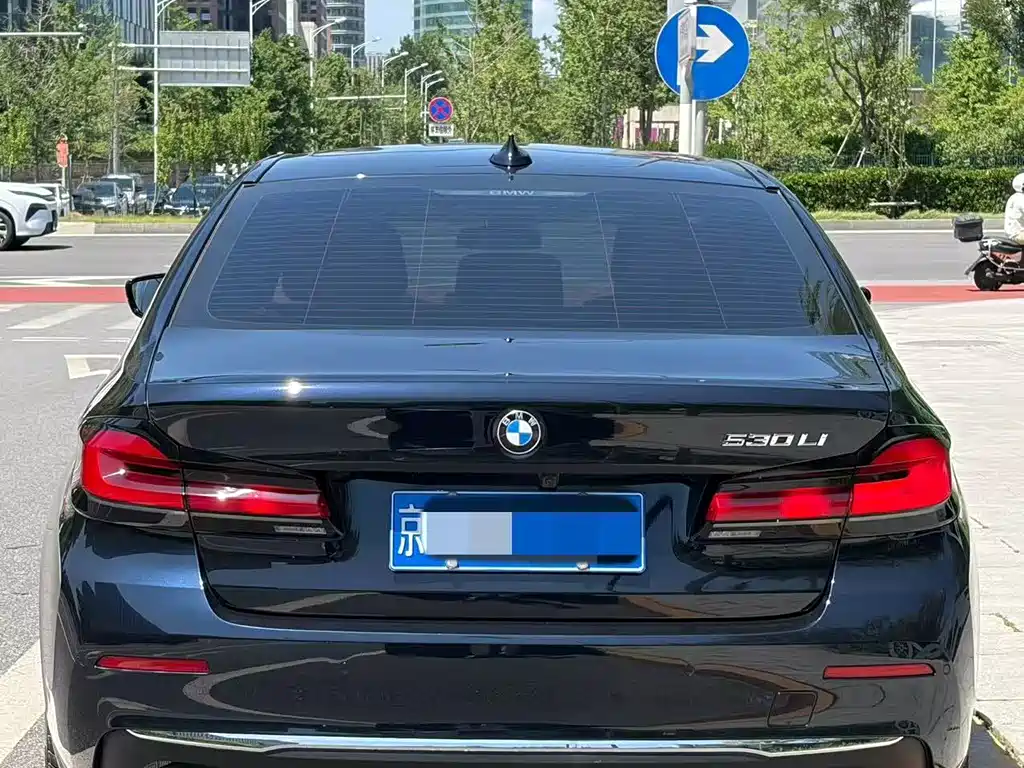 BMW 5 Series 2022 — фото 17