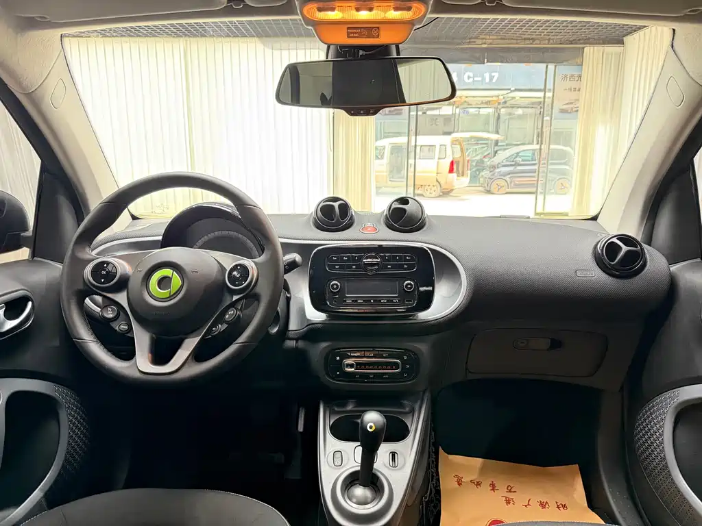smart Fortwo 2017 — фото 11