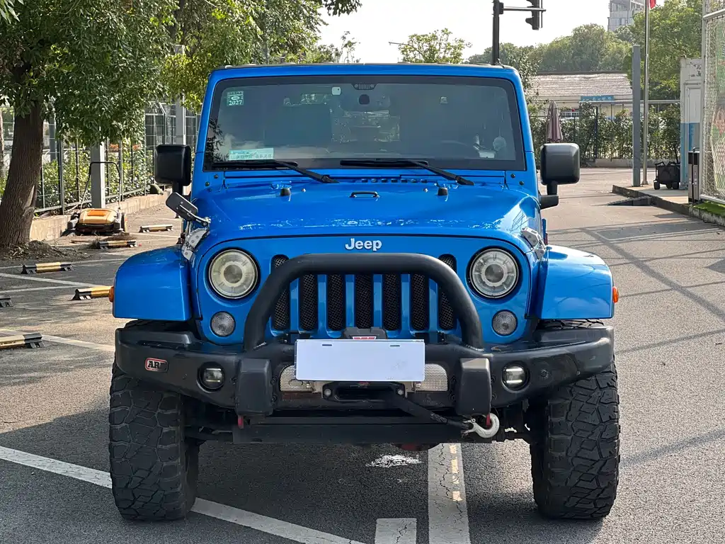Jeep Wrangler 2015 — фото 2
