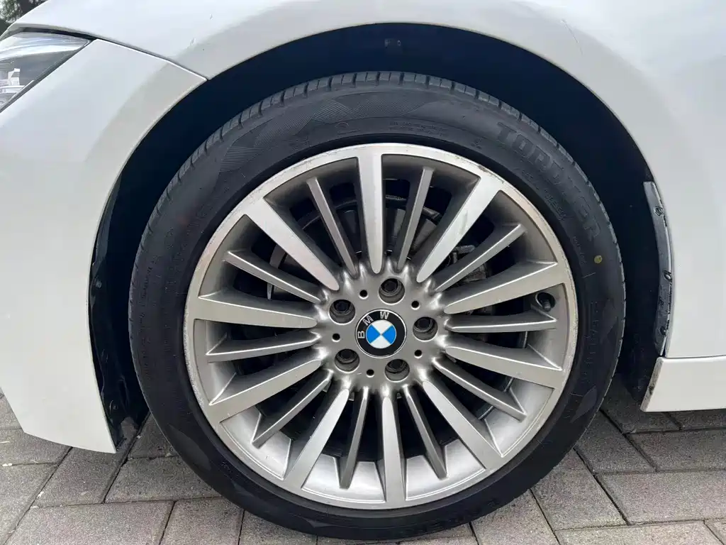 BMW 3 Series 2019 — фото 14