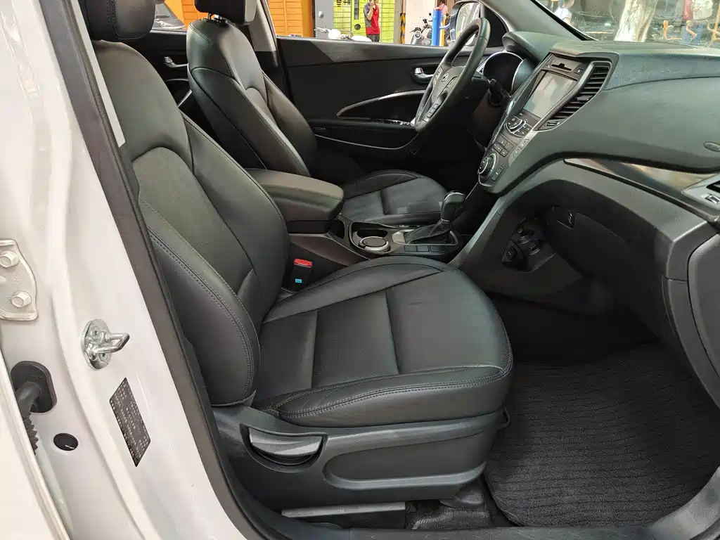 Hyundai Santa Fe 2015 — фото 12