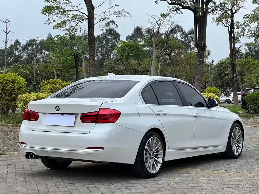 BMW 3 Series 2019 — фото 11
