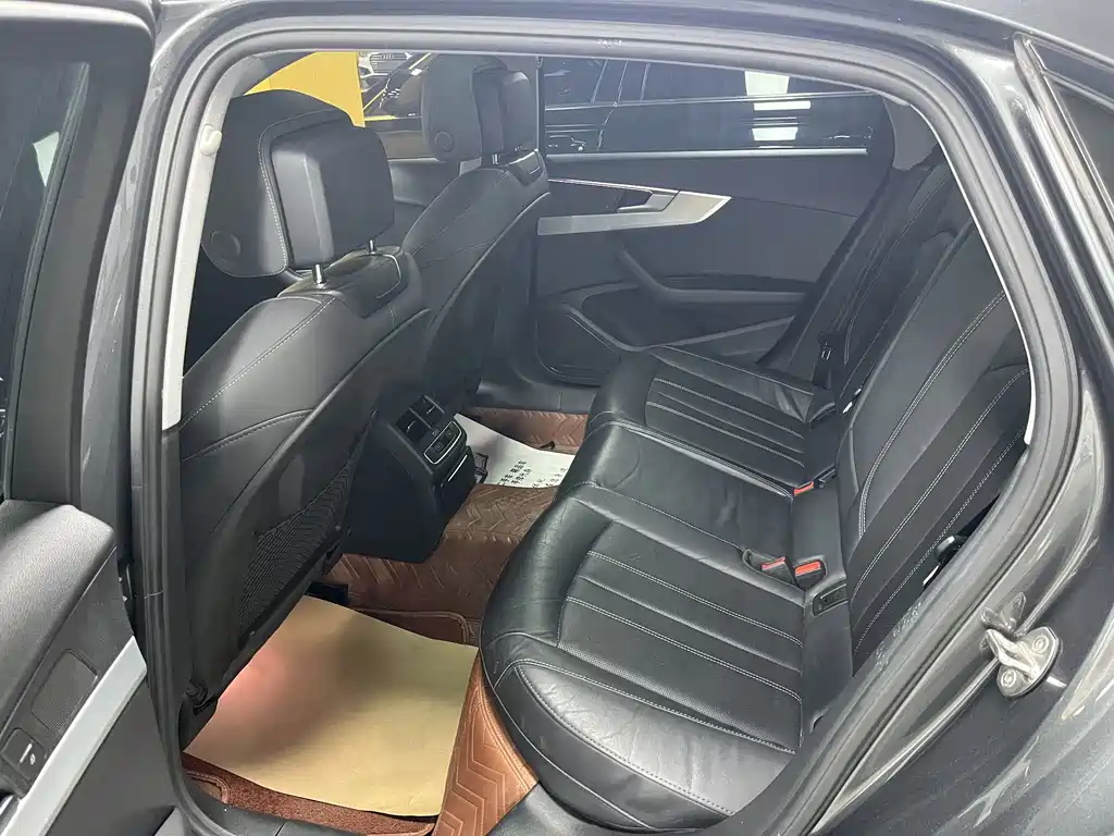 Audi A4L 2021