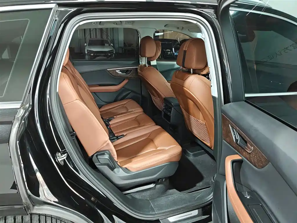 Audi Q7 2023 — фото 10