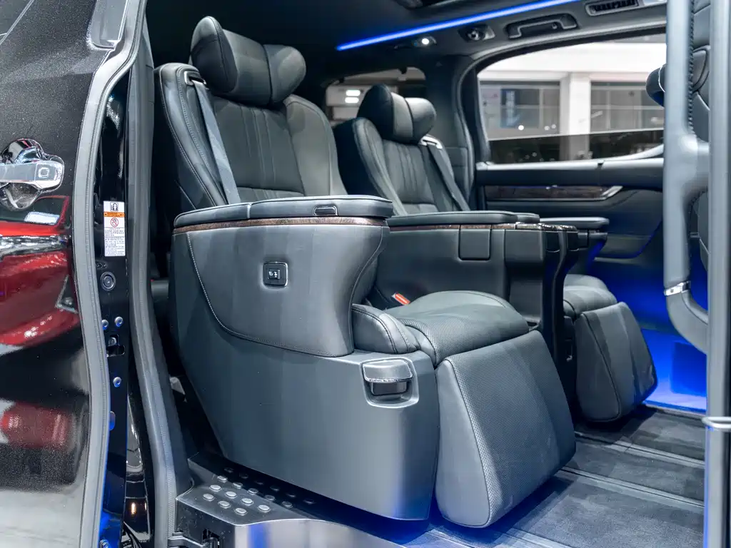 Toyota Alphard 2021 — фото 8