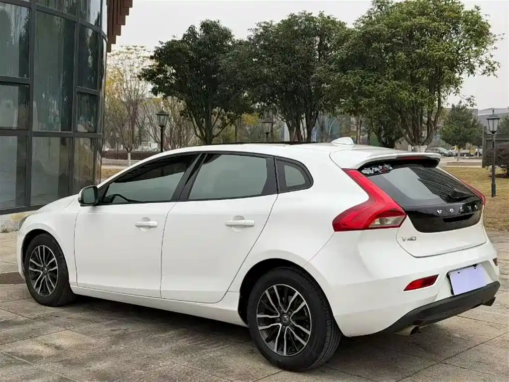 Volvo V40 2018 — фото 5