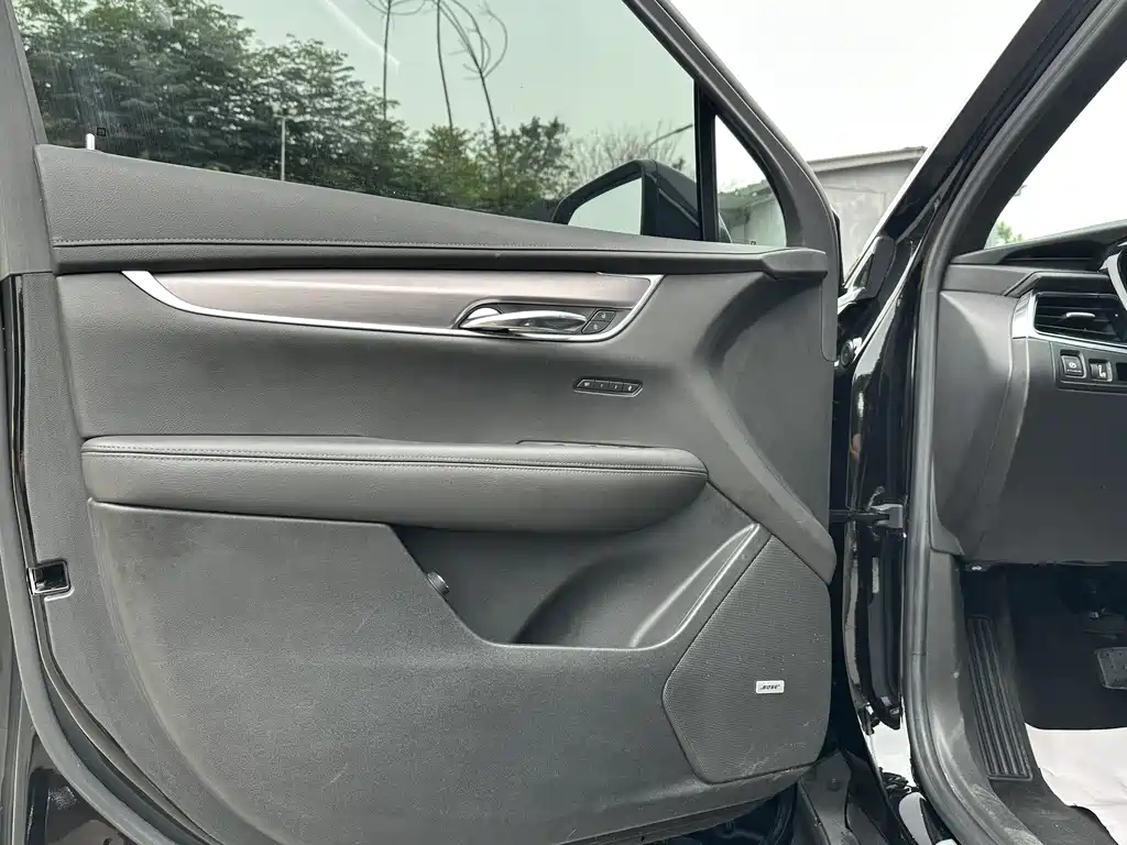 Cadillac XT6 2020 — фото 11