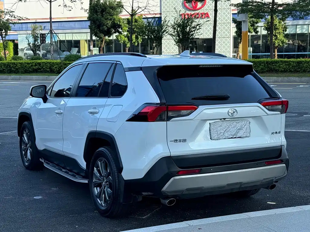 Toyota RAV4 2024 — фото 18