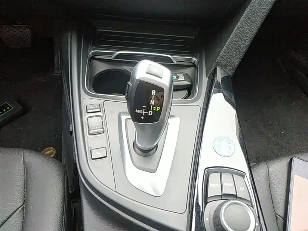 BMW 3 Series 2017 — фото 14